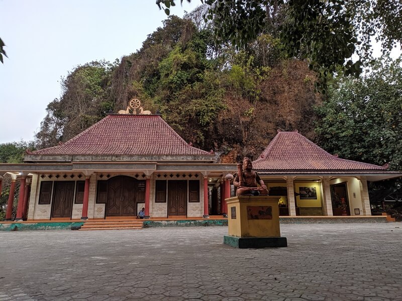 Misteri Air Terjun Tersembunyi di Cilacap: Rahasia Solo Traveler yang Tak Terungkap